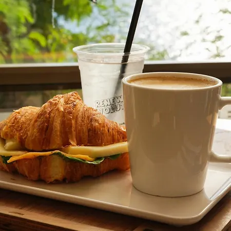 Reev Coffee House מלון דירות