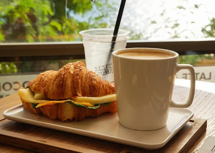 Reev Coffee House Aparthotel