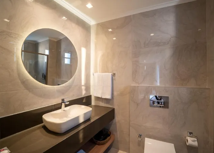 Reev Coffee House Aparthotel 3*