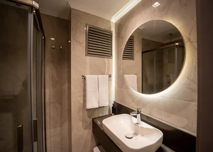 Reev Coffee House 4*