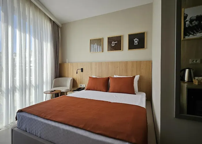 Reev Coffee House Lägenhetshotell 4*