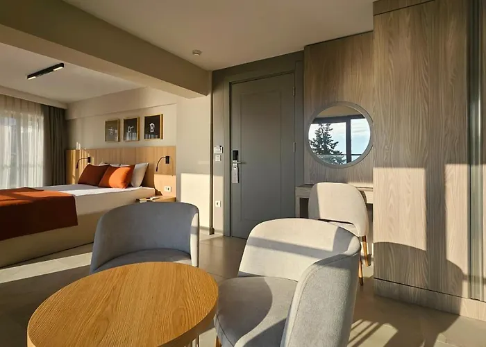 Reev Coffee House 3*